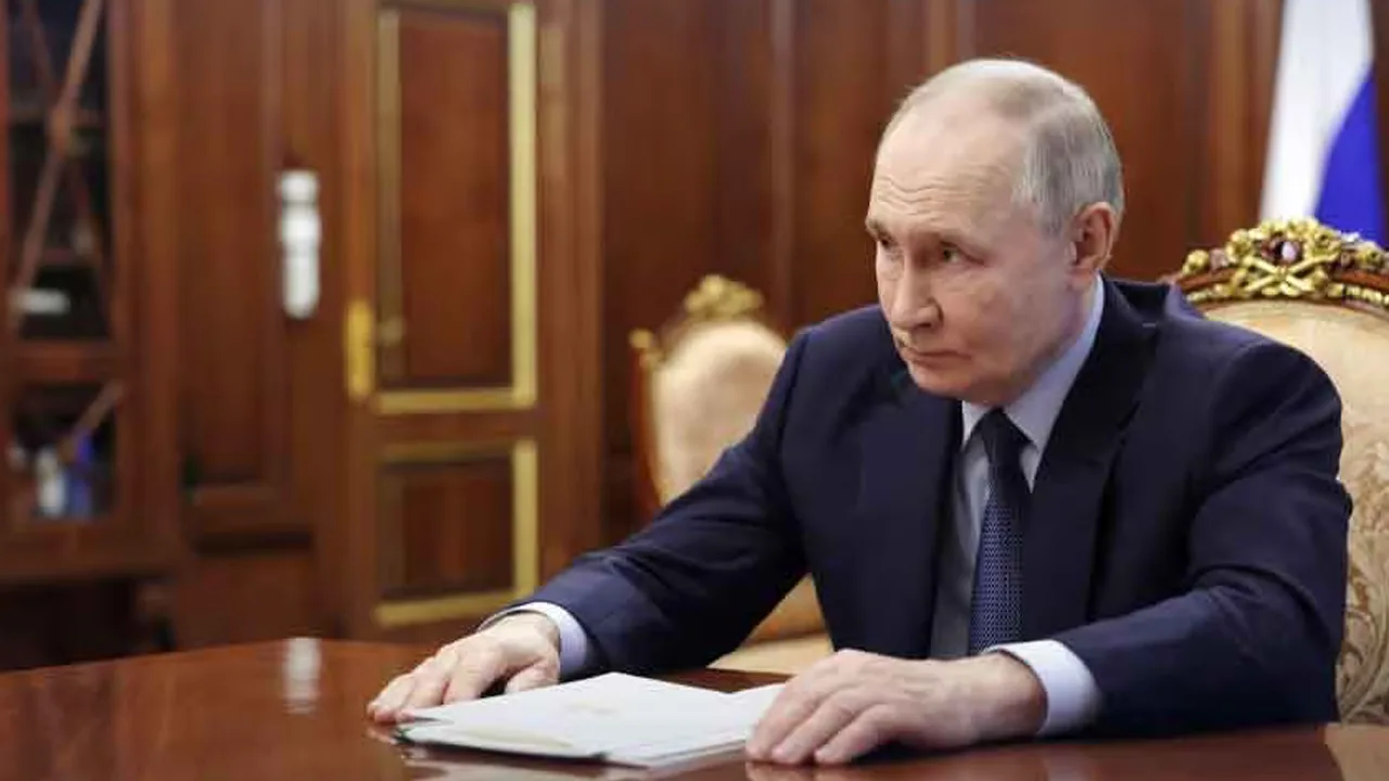Russia Slashes Cash Export Limit From $100,000 to $12,300 for Four Countries