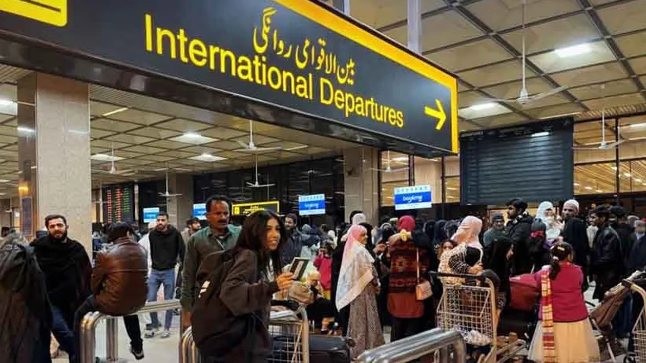 Over 66,000 Pakistanis Go Abroad for Jobs in Two Months