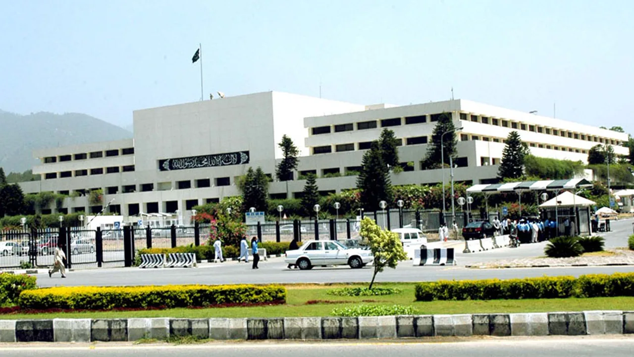 Negotiations b/w Government, Opposition Underway at Parliament House in Islamabad