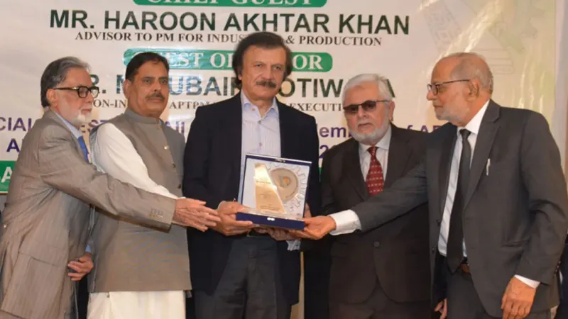 Govt Providing Maximum Facilities to Investors: Haroon