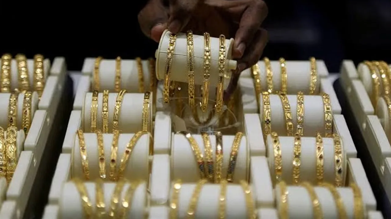 Gold Price in Pakistan Unchanged at Rs437,536 Per Tola: October 6, 2026