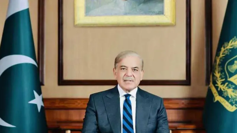 PM Shehbaz Directs Corporate-Style Reforms in Pakistan Railways, Approves Bank Financing for ML-1