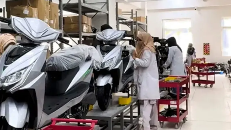 Karachi Women Are Now Building Electric Bikes and Scooters