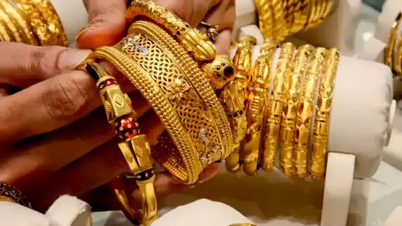 Gold Price in Pakistan Rises Rs600 to Rs435,036 Per Tola, Silver Declines: October 8, 2026