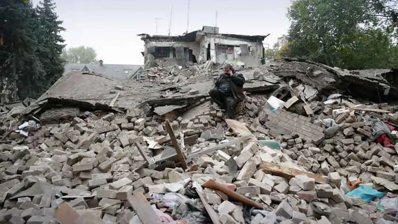 Russian Attack on Zaporizhzhia Kills 7, Including 3 Children, as US-Ukraine-Europe Talks Continue in Miami