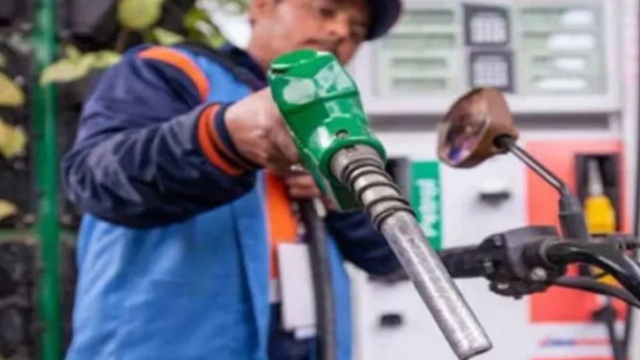 Petrol Cut by Rs2.71 to Rs392.66 Per Litre From October 14