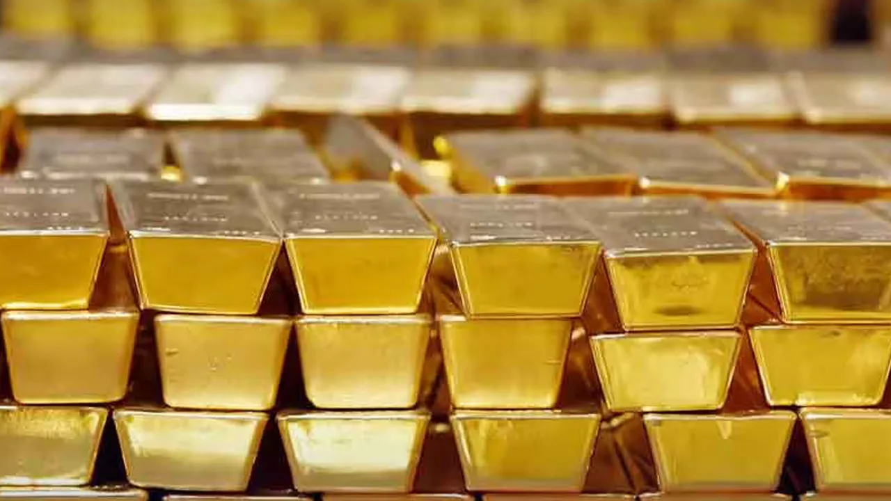 Gold Price in Pakistan Falls Rs3,000 to Rs437,836