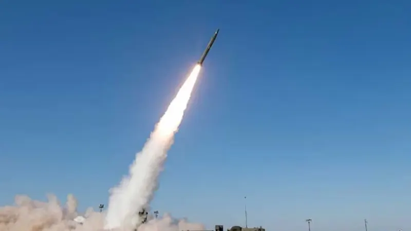 Saudi Air Defences Destroy Missile Over Riyadh; One Injured