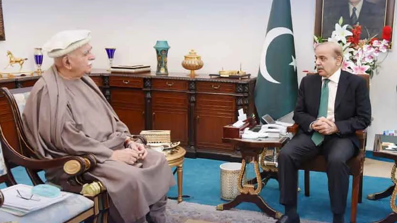 PM Shehbaz Invites Opposition Leader Achakzai for Meeting