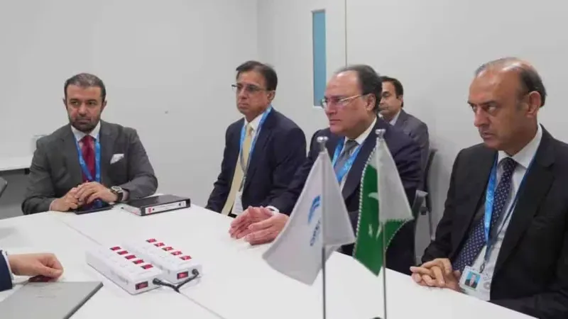 Aurangzeb Discusses M6 Motorway Financing With OPEC Fund