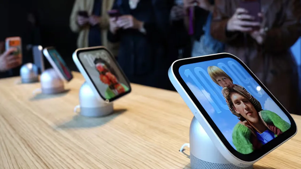 Apple Unveils HomeView Smart Display Starting at $299