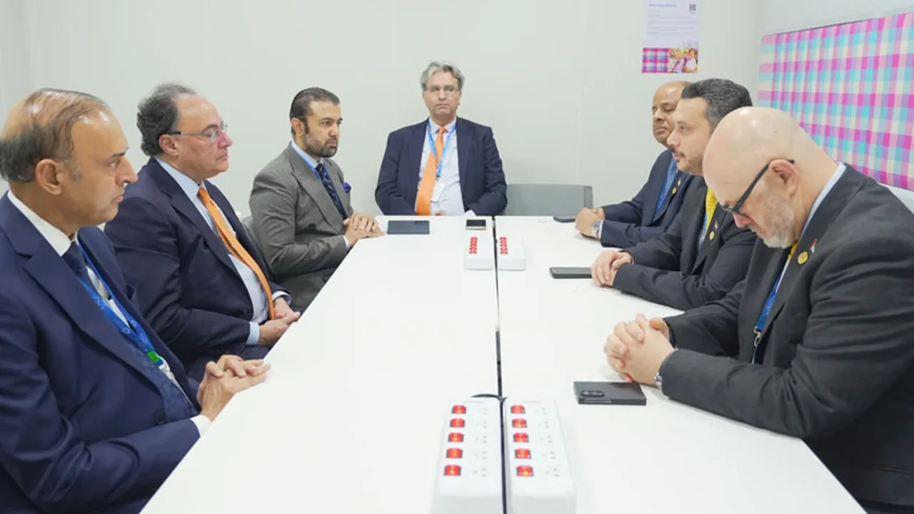 Aurangzeb Reaffirms Stability, Meets Banks and UNDP Chief