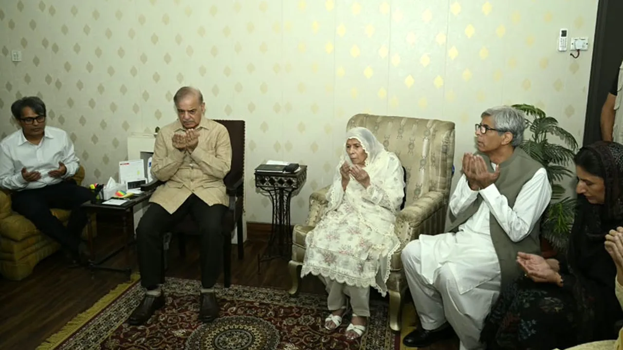 PM Condoles Rashid Bashir Virk on Father’s Demise