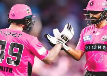 Smith and Babar Lead Sydney Sixers to Convincing Win Over Thunder