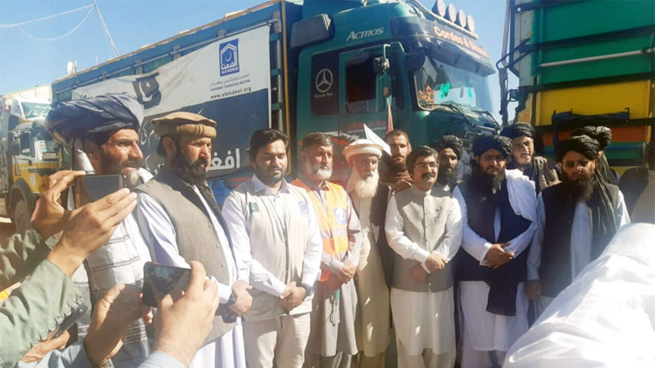 Pakistan dispatches 7 trucks of humanitarian aid to Afghanistan