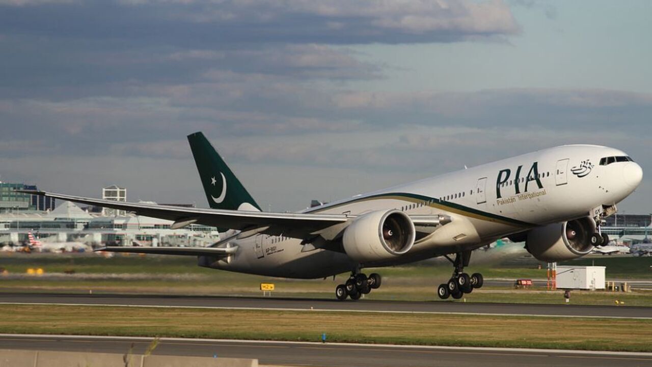 PIA Kicked 2 Females off their flight after a fight