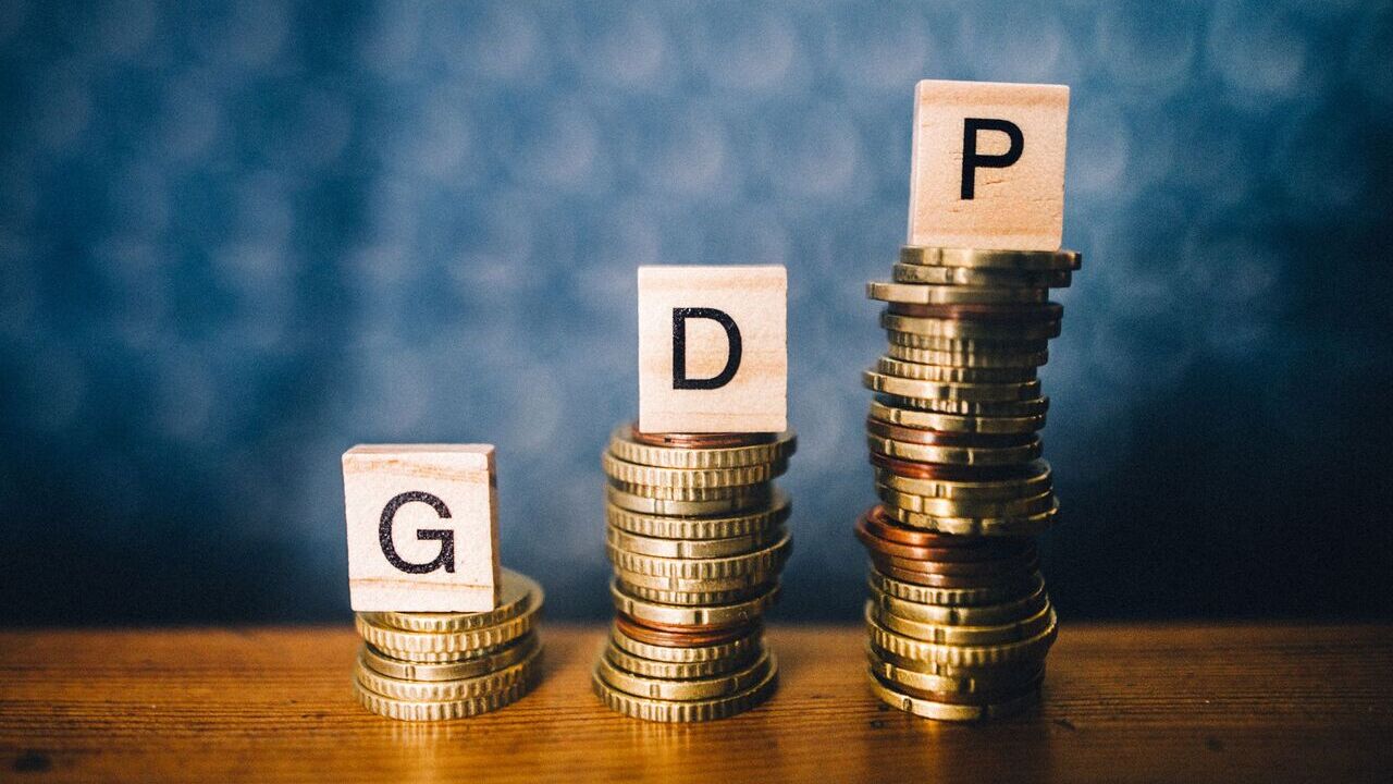 GDP growth remains around 5 % in FY22