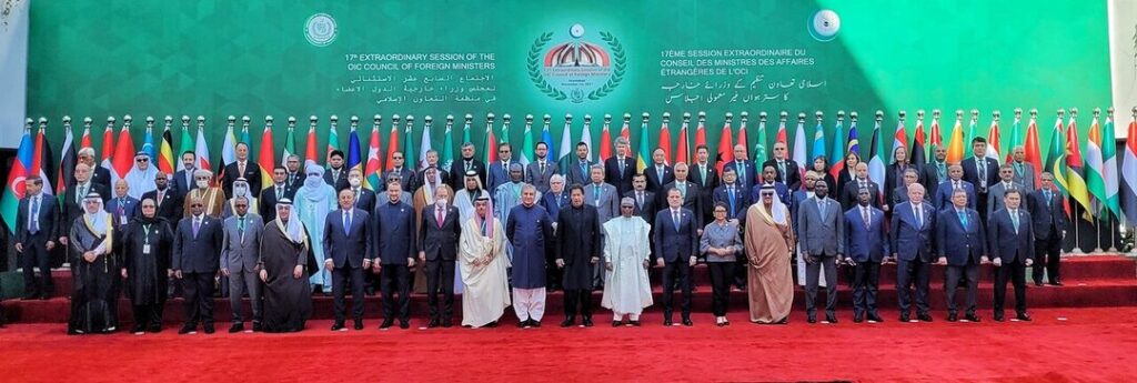 Group photo of the participants of the 17th Extraordinary OIC CFM meeting with Prime Minister