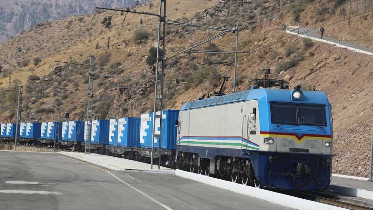 Pakistan, Uzbekistan vow to expedite construction work on Trans Afghan Railway project