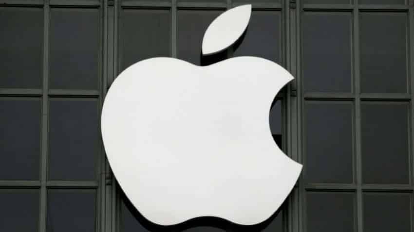 Apple becomes first US company to hit $3tn market value