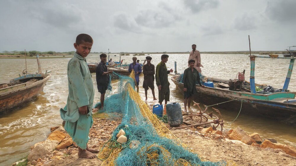 32 fishermen rescued near Keti Bandar, Thatta