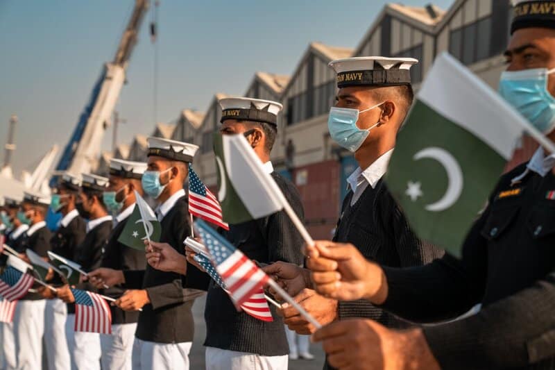 Pakistan Navy welcome US Navy at karachi port