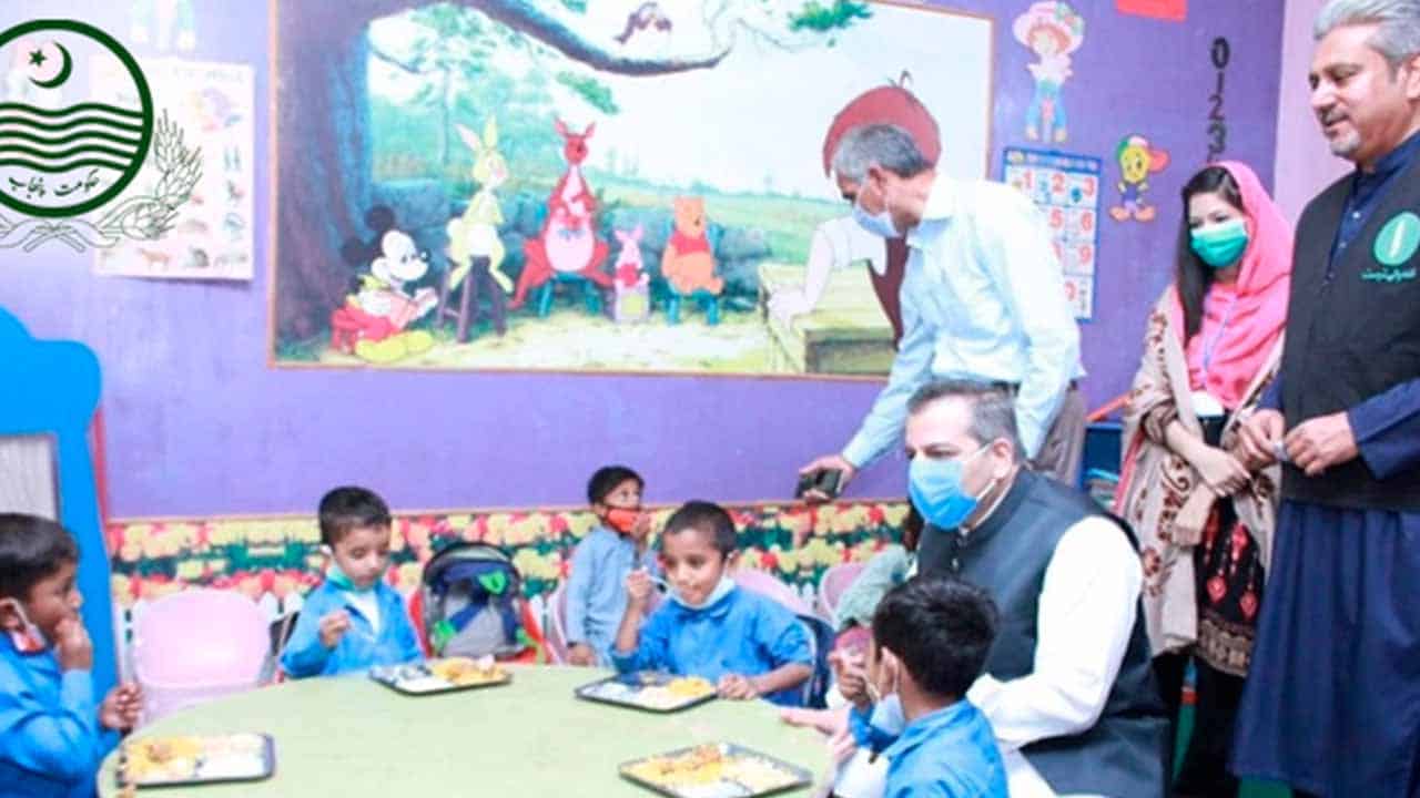 Govt Launches Free Lunch Program for School Students in Islamabad