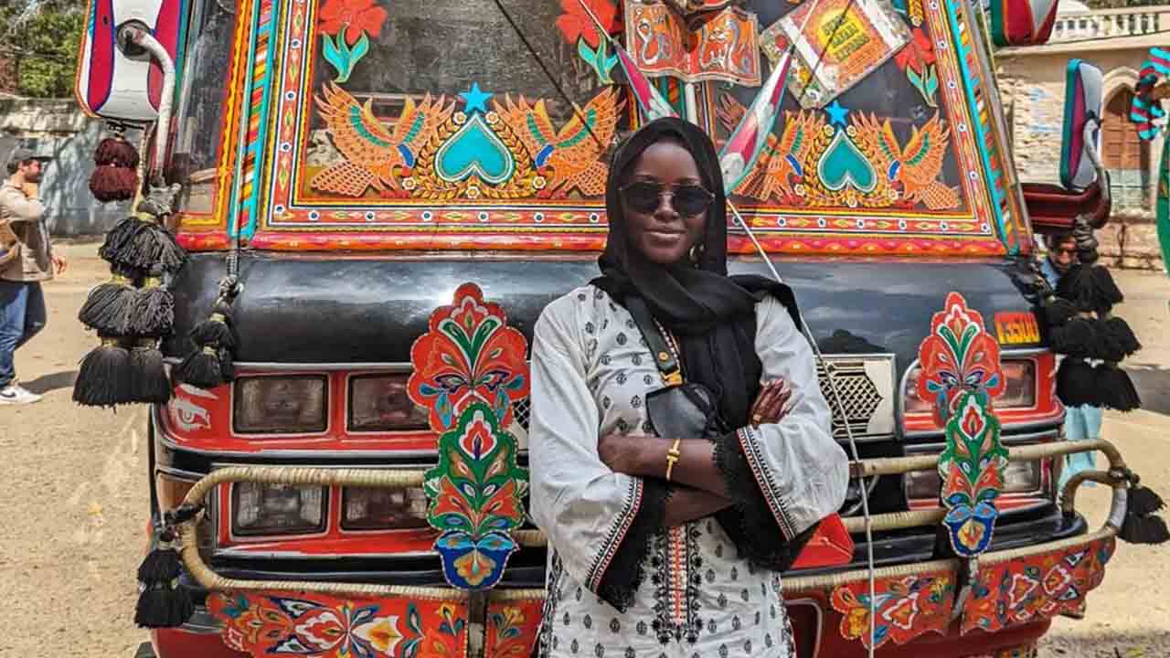 Black Panther star Lupita Nyong'o explores Karachi, takes guided bus tour