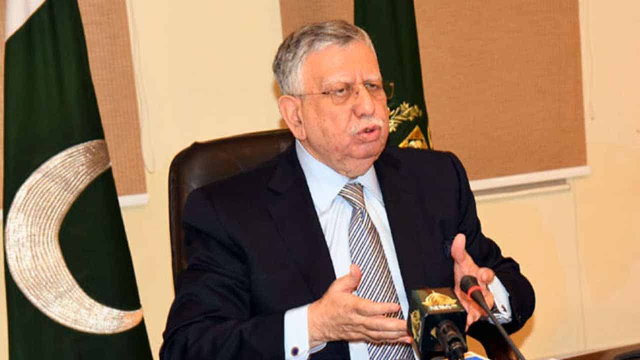 Announcement would be made soon to increase salaries of govt servants: Tarin