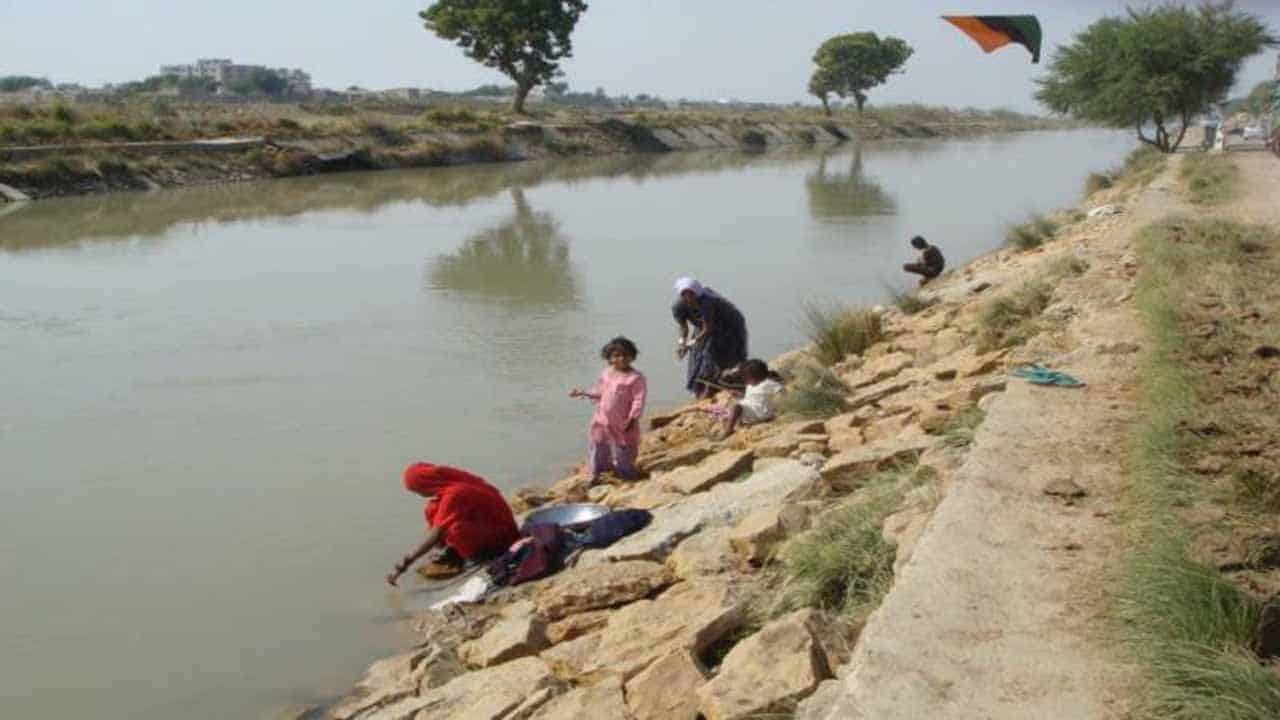 Balochistan's Secretary of Irrigation has ordered that the Pat Feeder and Kirthar canals be cleaned.