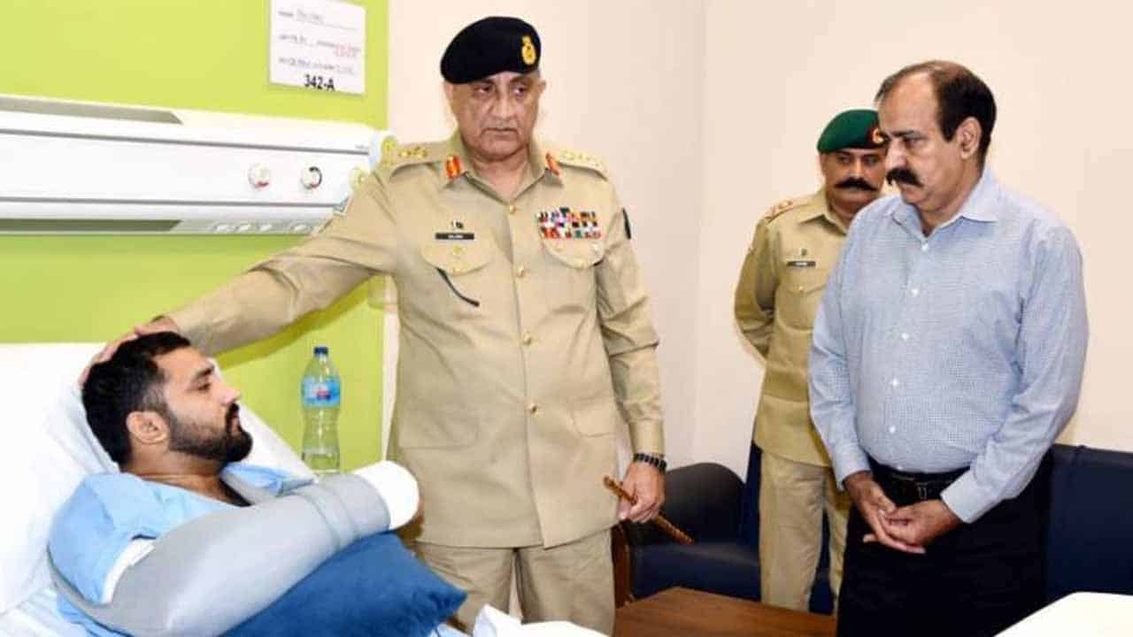 Gen Bajwa visits Major Haris in CMH Lahore, promises action against assailants