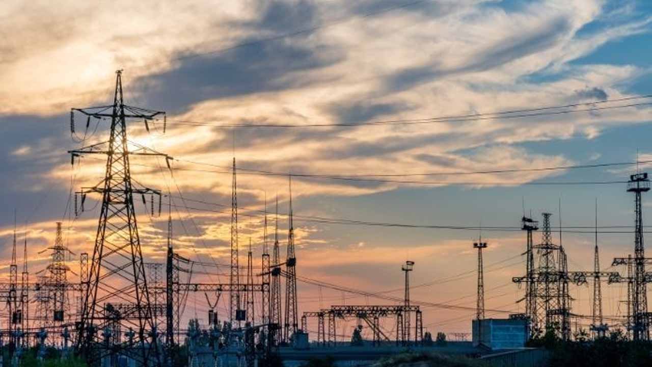 NEPRA hikes power tariff by Rs2.86 per unit