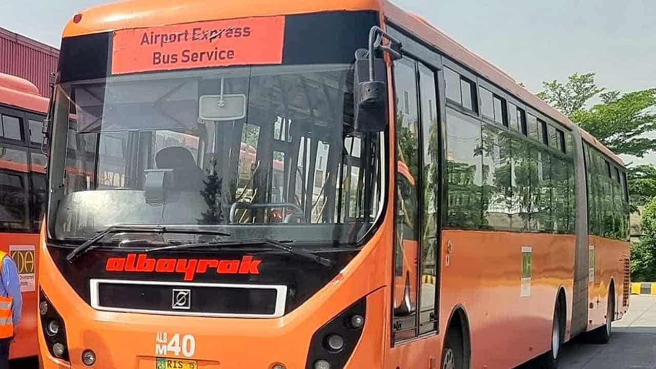 30 buses for Islamabad's Airport metro service depart from China