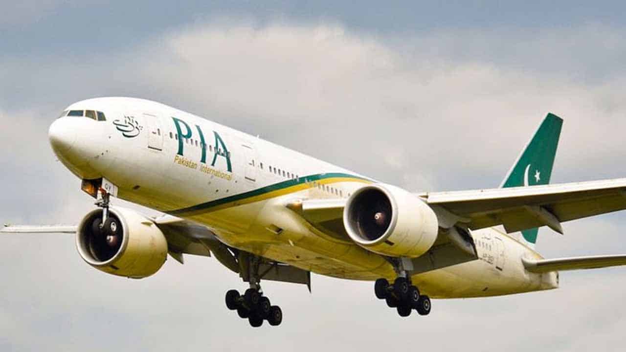 Aviation Minister directs PIA to provide accommodation to passengers facing delays at Jeddah airport