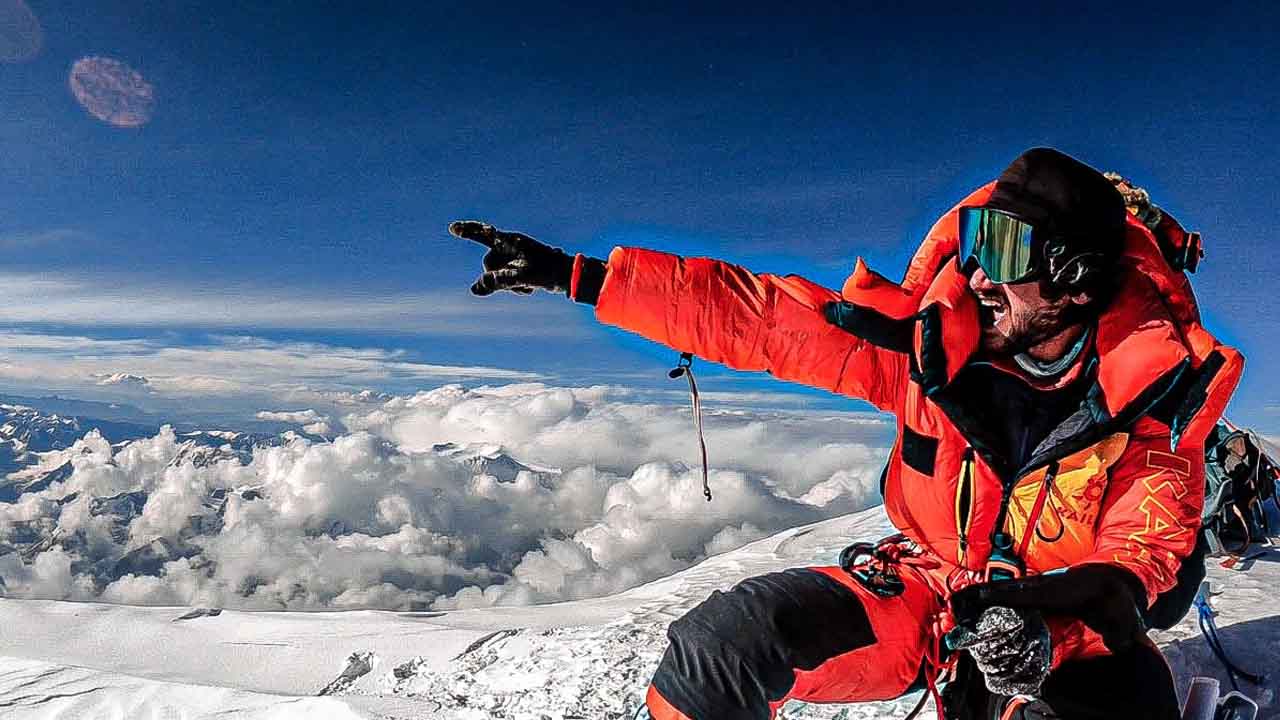 Shehroze Kashif climbs world's third highest peak to pay tribute to Pakistan Army’s martyrs