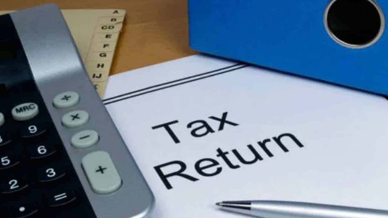 12.5% tax rate for those earning Rs100,000-300,000month