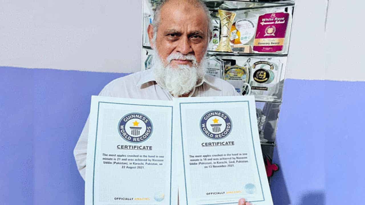 A 70-year-old Pakistani man sets 2 Guinness World Record