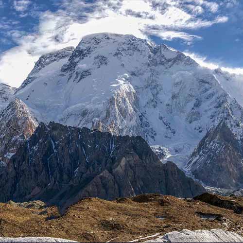 Record number of int'l climbers to summit peaks in Pak