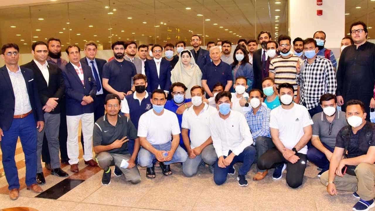 PIA special flight takes Pakistani students to China