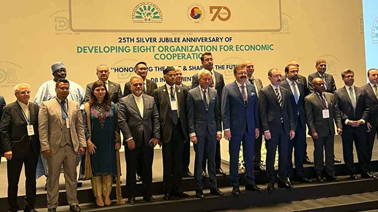 Pakistan invites D-8 countries to explore investment opportunities in SEZs