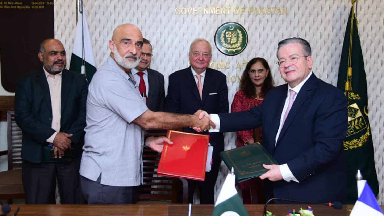 Pakistan strikes deal with France to suspend loans