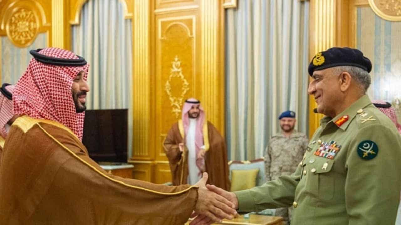 Saudi Crown Prince confers King Abdulaziz medal on COAS