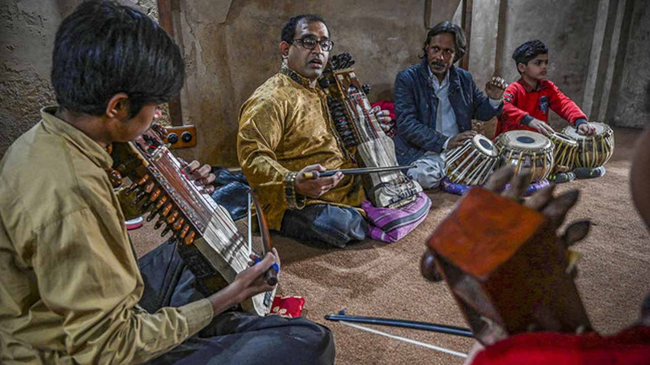 Sindh Govt to introduce music and art classes in schools
