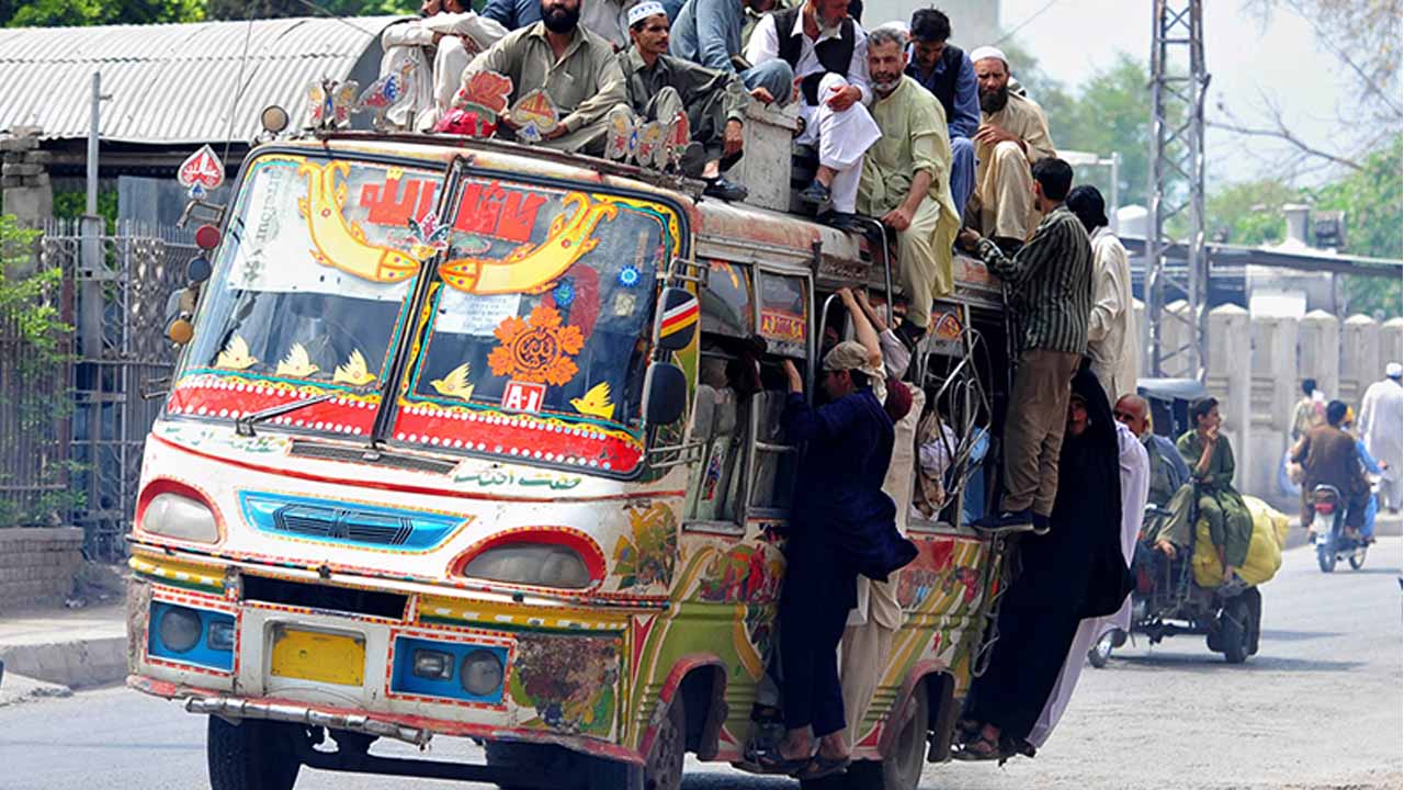 Sindh transport department announces to ban old buses