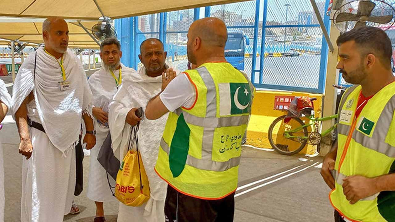 1,160 Pakistani expats serving as Hajj volunteers