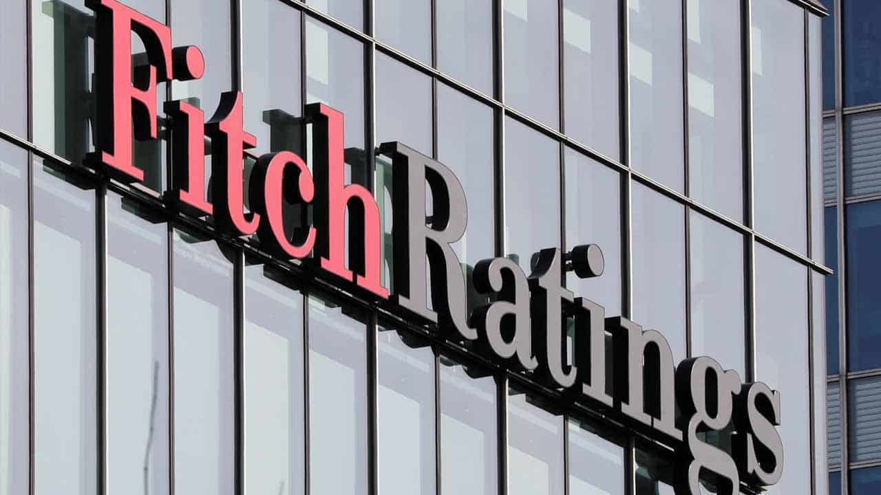 Fitch downgrades Pakistan's credit rating amid worsening liquidity, policy risks