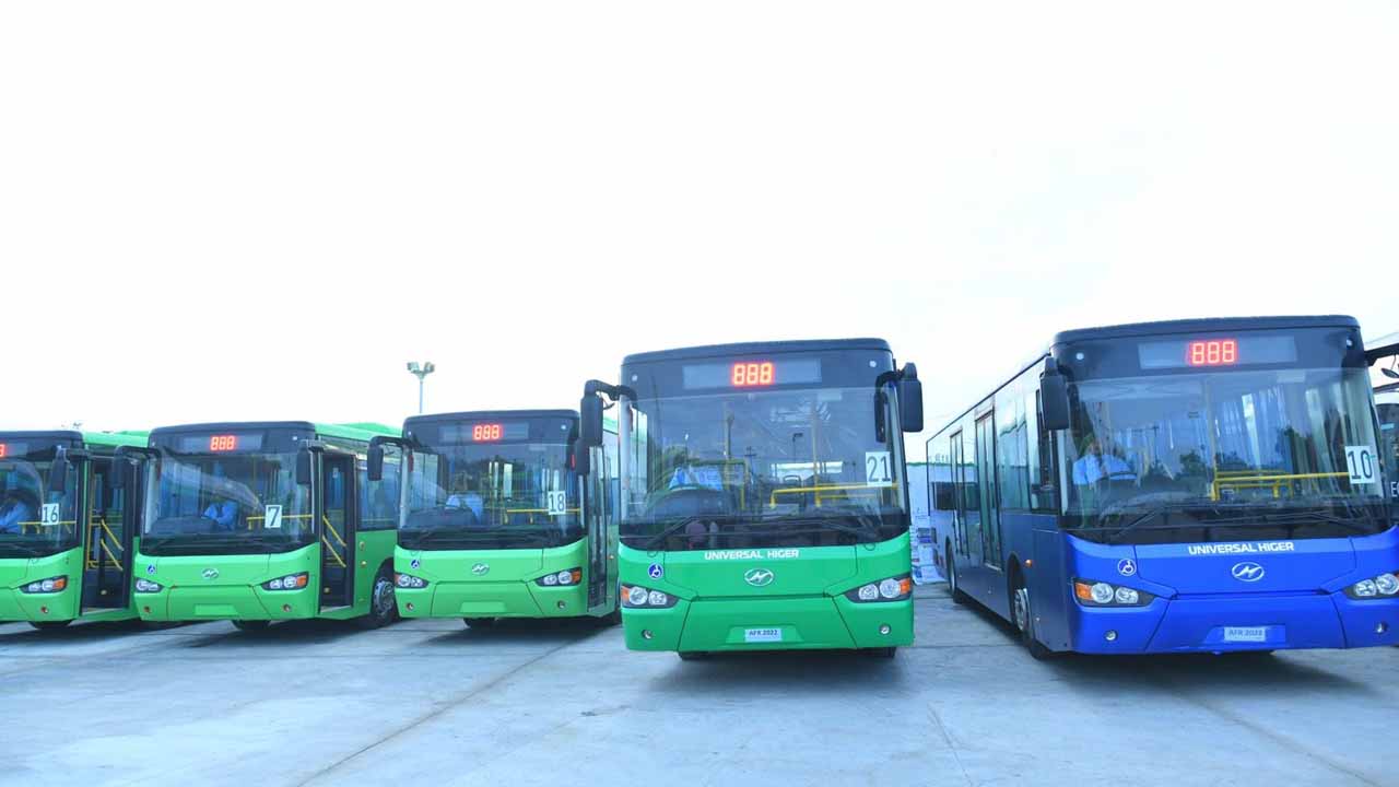 Islamabad-Rawalpindi bus service offers free rides for one month