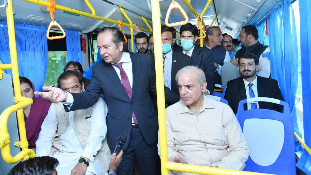 PM inaugurates Blue and Green Line Metro Bus Service