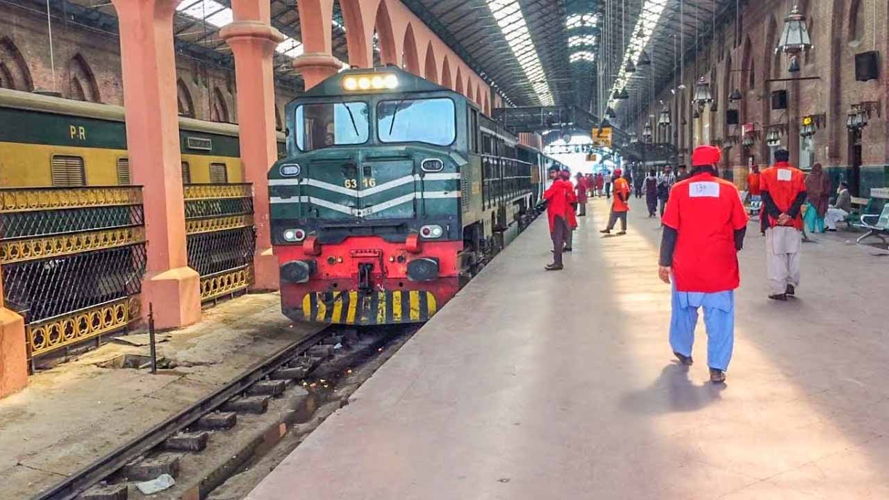 ADB suggests policy reforms to strengthen railways in Pakistan