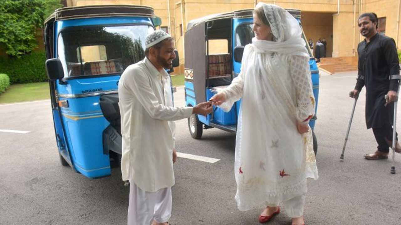 Begum Samina Alvi Distributes Rickshaws Among persons with disabilities